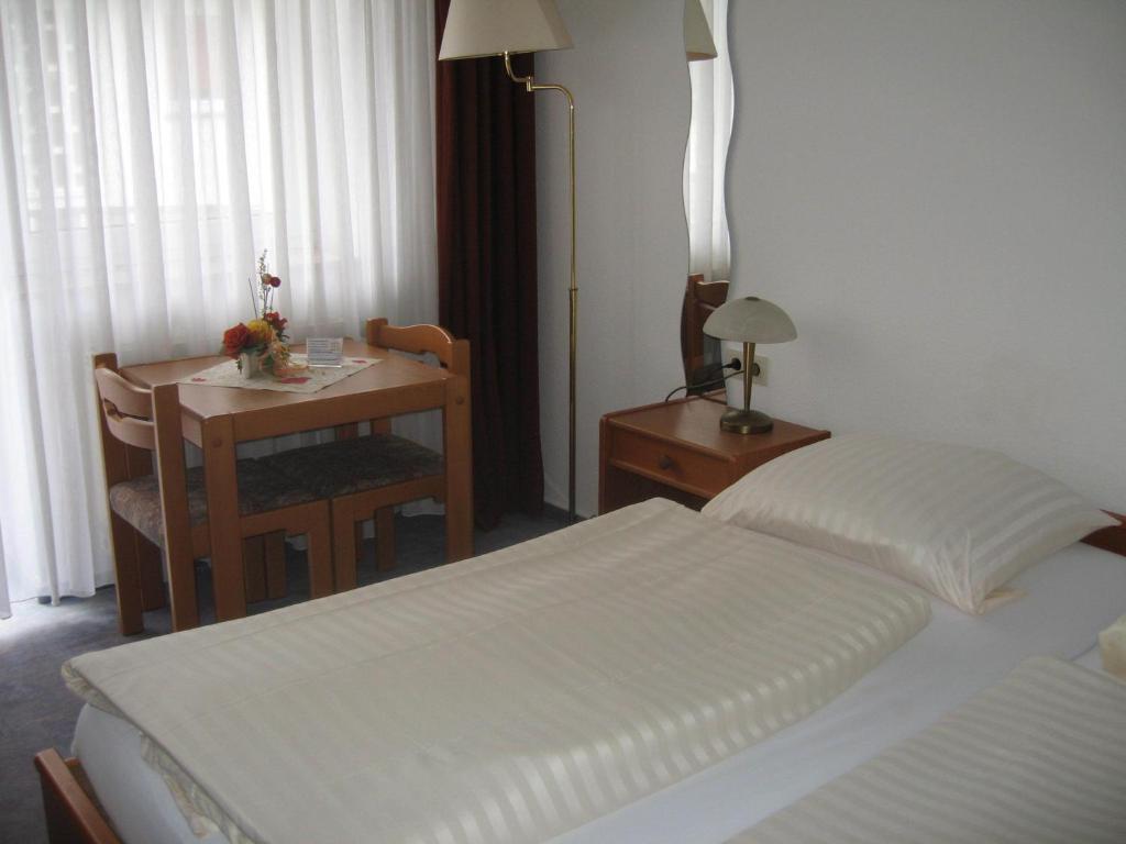 Hotel Alt-Holzhausen Bad Pyrmont Room photo